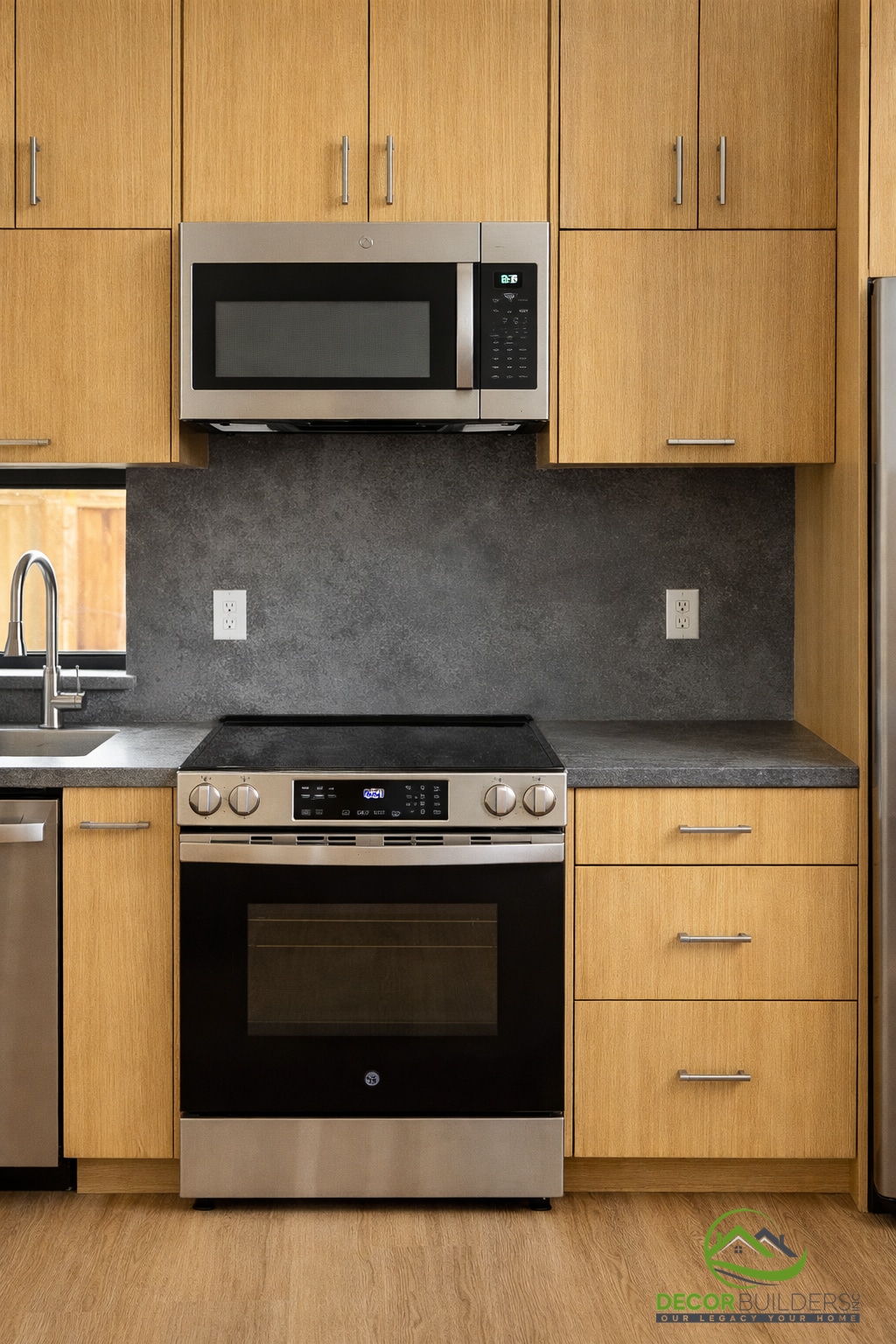 Custom home construction kitchen range with stainless steel oven in Sunnyvale CA
